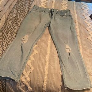 Levi’s midrise boyfriend fit cropped